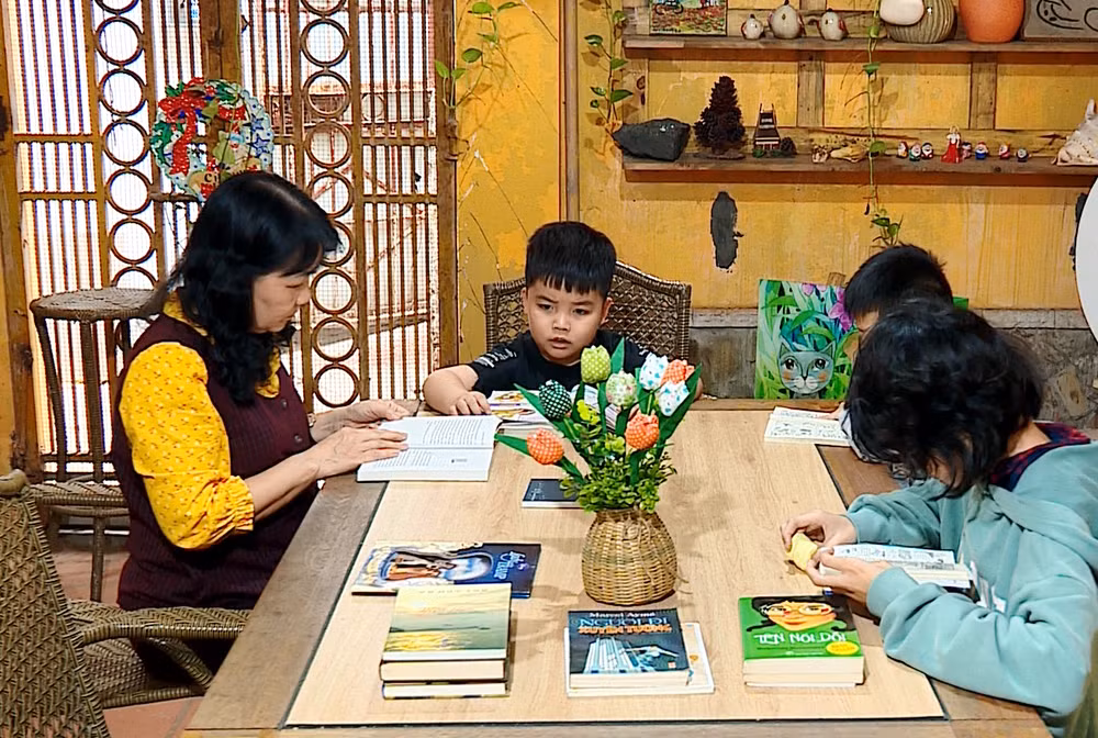 Tạo hứng thú đọc sách cho trẻ bằng các phong trào thi đua trong gia đình.