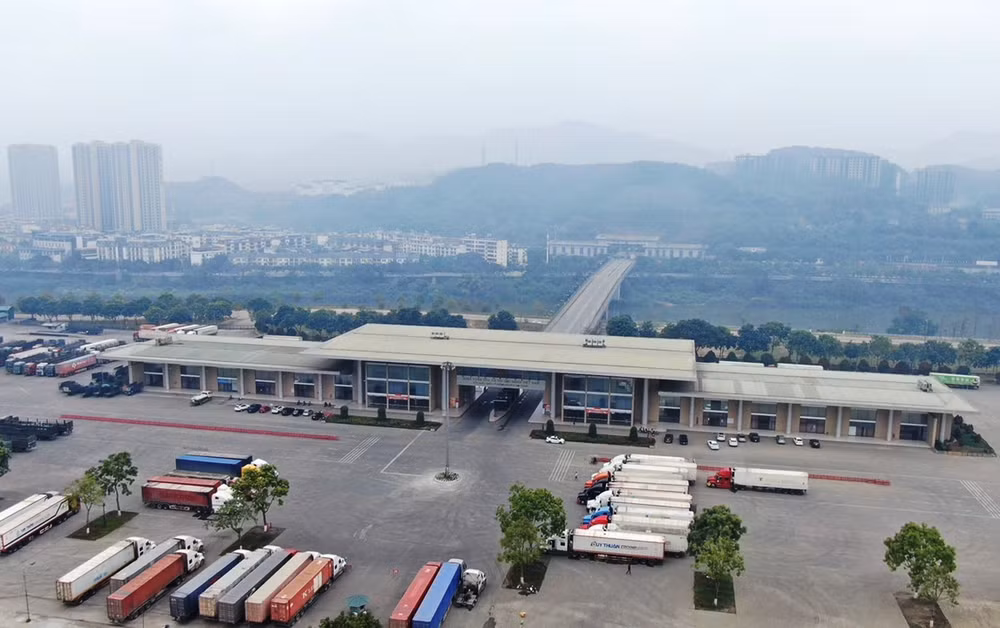 Cửa khẩu quốc tế Lào Cai thông thương với tỉnh Vân Nam và vùng tây nam Trung Quốc. (Ảnh: TL)