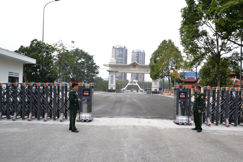 Trạm Biên phòng Cửa khẩu quốc tế Lào Cai kiểm tra kỹ thuật để chuẩn bị mở Cửa khẩu đường bộ xuất, nhập cảnh Lào Cai-Hà Khẩu.