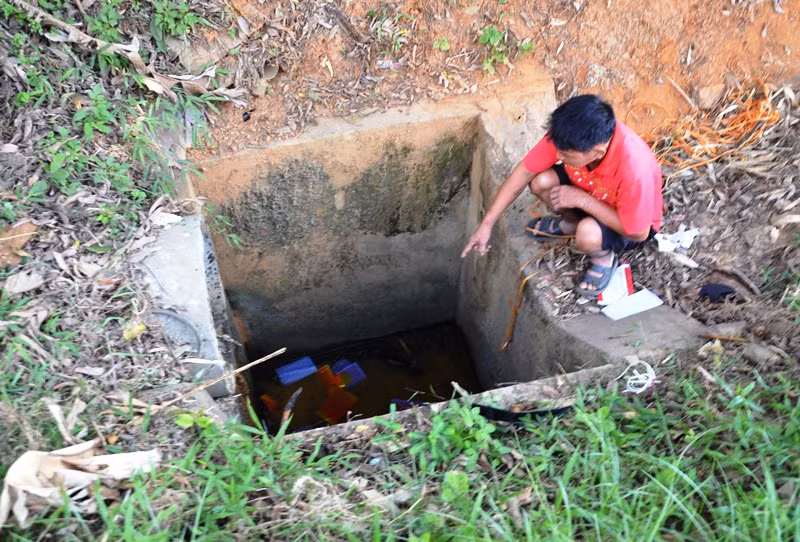 Hố thu nước có kích thước 1,3m x1,35m, sâu 2m. (Ảnh: QUỐC HỒNG)