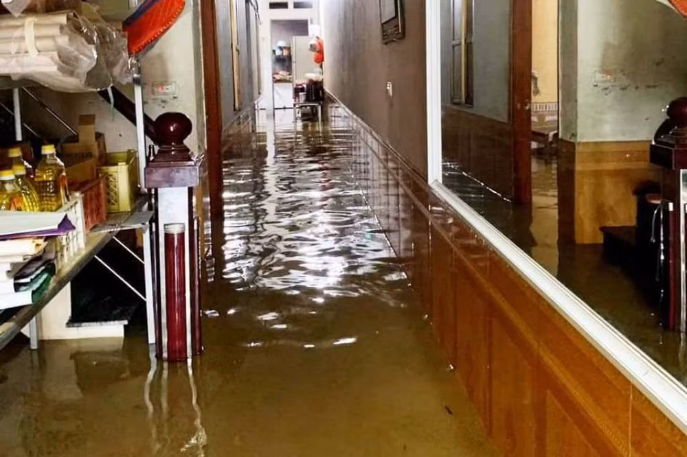 Nhà ở của người dân bị ngập úng, hư hại. (Ảnh: TL)