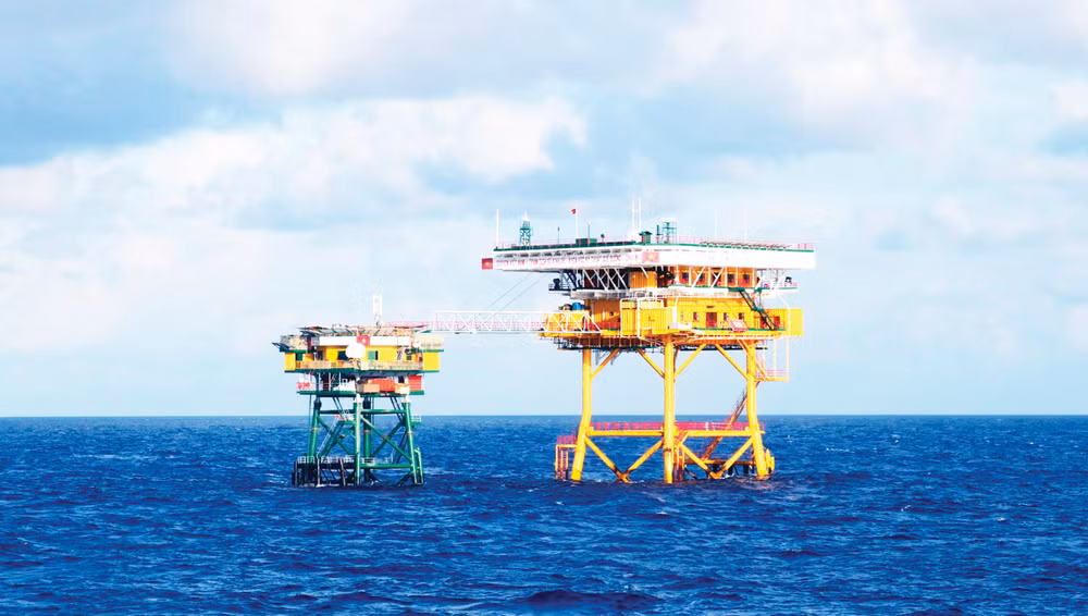 Nhà giàn DK1/8 Quế Đường hiên ngang giữa biển khơi. Ảnh: NGUYỆT ÁNH 