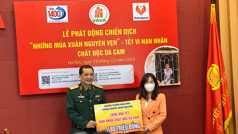 Tại lễ phát động, Hội Nạn nhân chất độc da cam/dioxin Việt Nam tiếp nhận sự ủng hộ của các tổ chức xã hội.