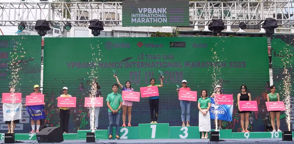 Các vận động viên nữ marathon đoạt giải.