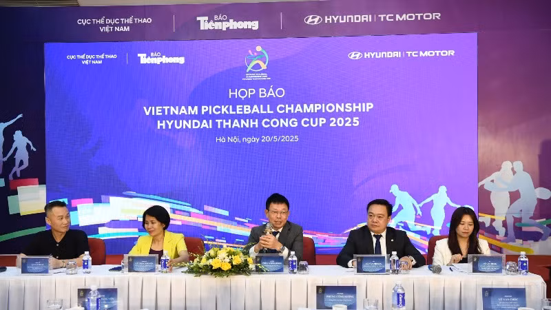 Ban tổ chức họp báo tại Hà Nội.