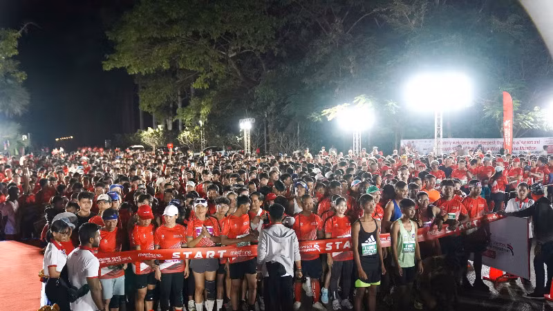 9.000 vận động viên đã tham gia giải chạy tại Campuchia. 9.000 vận động viên đã tham gia giải chạy tại Campuchia.