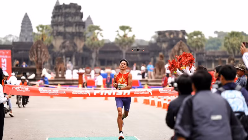 Nguyễn Văn Lai vô địch cự ly ly marathon nam. Nguyễn Văn Lai vô địch cự ly ly marathon nam.