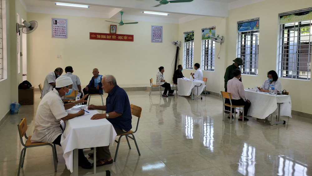 Khám, tư vấn, phát thuốc miễn phí cho 868 đối tượng chính sách