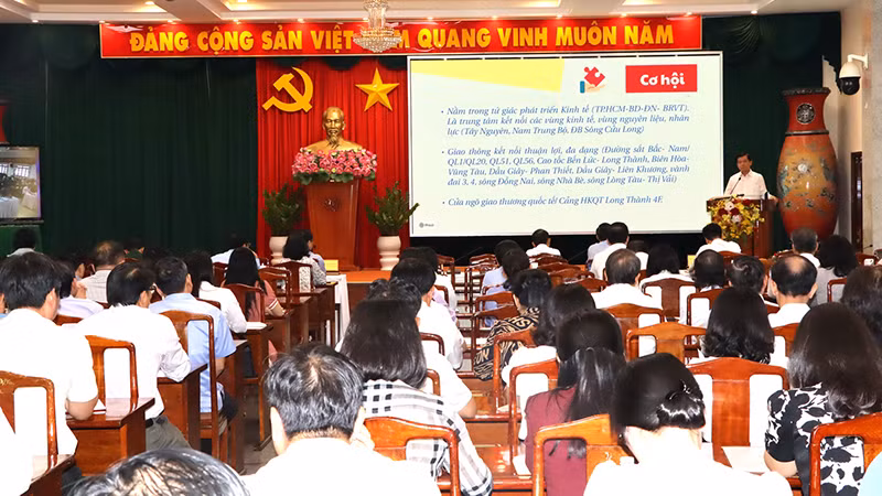Quang cảnh hội nghị tại điểm cầu Trụ sở Tỉnh ủy Đồng Nai.