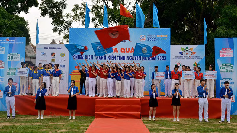 Biểu diễn văn nghệ “Mùa hè tình nguyện” tại Lễ ra quân Chiến dịch Thanh niên tình nguyện hè năm 2023.