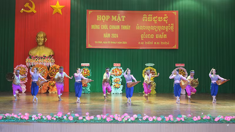 Tiết mục văn nghệ chào mừng buổi họp mặt Chôl Chnăm Thmây 2024.