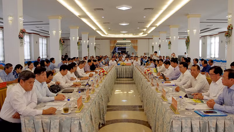 Đại biểu tham dự hội thảo.