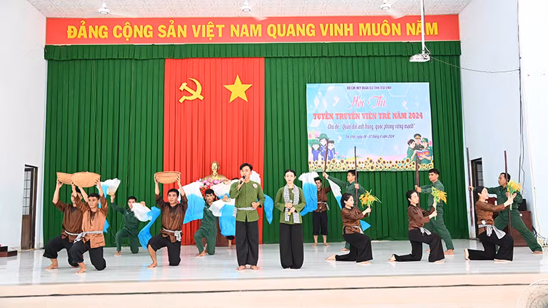 Tiết mục dự thi của đội Khối các cơ quan trực thuộc Bộ Chỉ huy Quân sự tỉnh Trà Vinh.