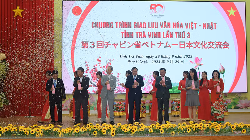 Nghi thức khai mạc chương trình giao lưu văn hóa Việt Nam và Nhật Bản tại Trà Vinh.