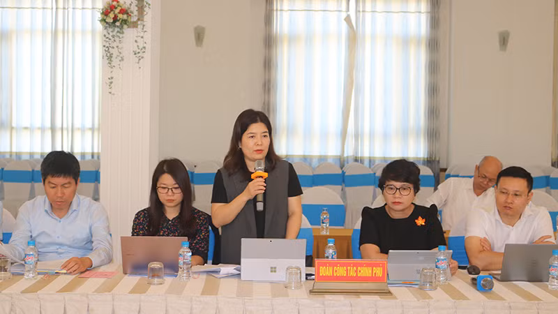 Phó trưởng phòng Vụ Đầu tư, Bộ Tài chính Nguyễn Đạo Thủy tham gia ý kiến tại buổi họp.