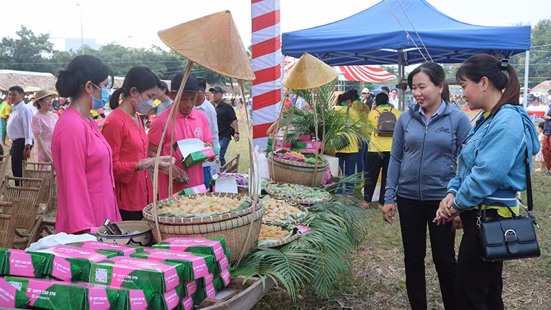 Gian hàng bánh dân gian thành phố Sa Đéc, tỉnh Đồng Tháp.