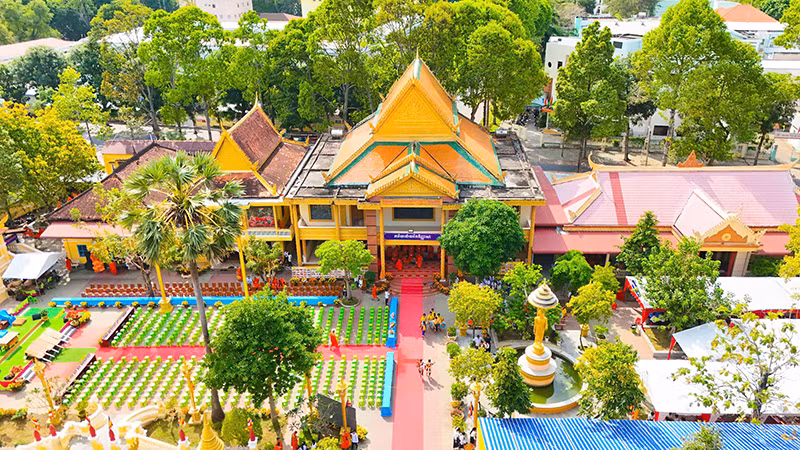 Ngôi chùa là nơi diễn ra các tín ngưỡng tôn giáo, sinh hoạt văn hóa, nghệ thuật của đồng bào Khmer tỉnh Trà Vinh.