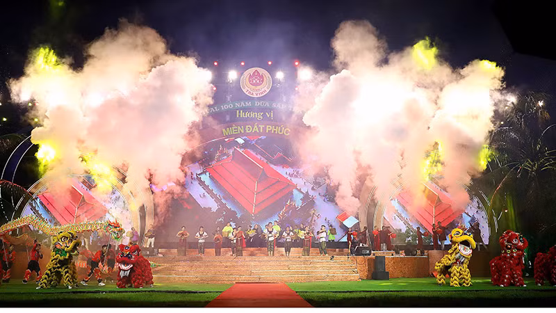 Một tiết mục biểu diễn nghệ thuật tại buổi lễ khai mạc.