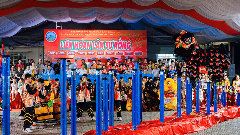 Quang cảnh Liên hoan Lân Sư Rồng huyện Cầu Kè, tỉnh Trà Vinh.