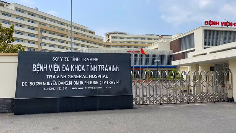 Bệnh nhân N.V.Q. nhảy từ tầng 7 của Bệnh viện đa khoa tỉnh Trà Vinh xuống đất, dẫn đến tử vong.