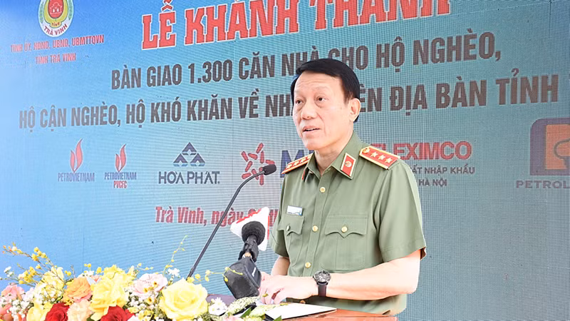 Thượng tướng Lương Tam Quang, Ủy viên Bộ Chính trị, Bộ trưởng Công an phát biểu tại buổi lễ. Thượng tướng Lương Tam Quang, Ủy viên Bộ Chính trị, Bộ trưởng Công an phát biểu tại buổi lễ.