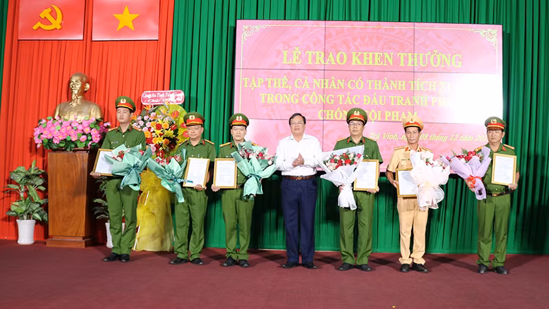 Các tập thể thuộc Công an tỉnh Trà Vinh có thành tích xuất sắc được biểu dương, khen thưởng.