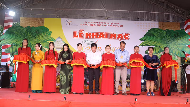 Khai mạc không gian bánh dân gian và ẩm thực Nam Bộ.