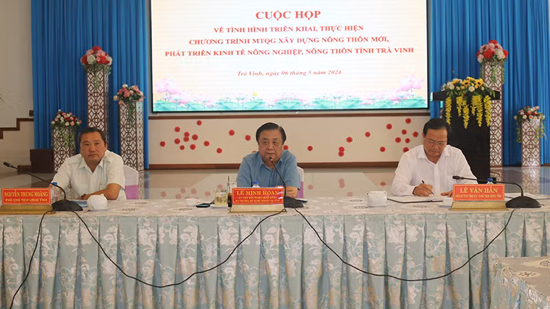 Bộ trưởng Nông nghiệp và Phát triển nông thôn Lê Minh Hoan phát biểu tại buổi làm việc.