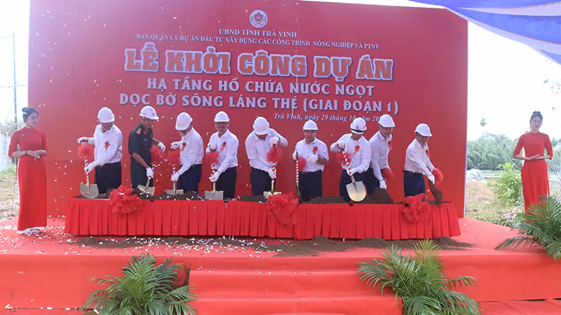Nghi thức khởi công dự án hồ nước ngọt Láng Thé ở Trà Vinh.