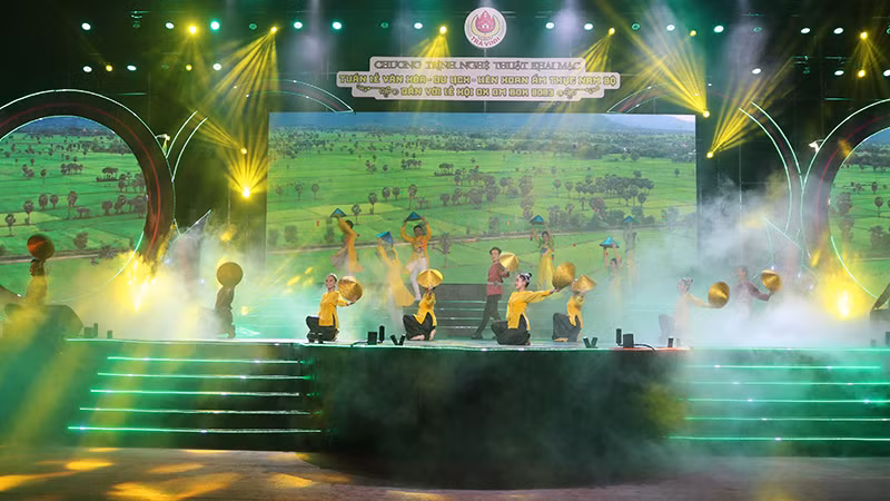 Tiết mục nghệ thuật khai mạc Tuần lễ Văn hóa, du lịch, liên hoan ẩm thực Nam Bộ.