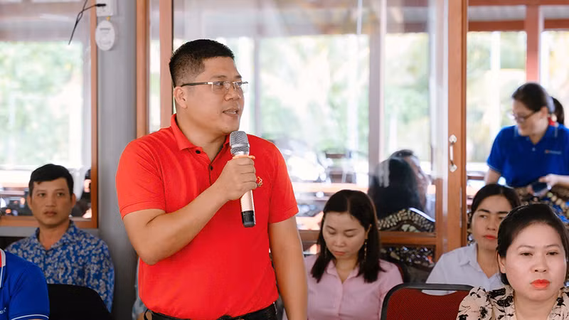 Ông Trần Thanh Nghị, Giám đốc chi nhánh Bến Thành Tourist tại Cần Thơ, trình bày ý kiến tại buổi tọa đàm.