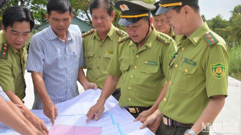 Lực lượng Kiểm lâm Kiên Giang lên các phương án phòng, chống cháy rừng ở Vườn quốc gia U Minh Thượng. 