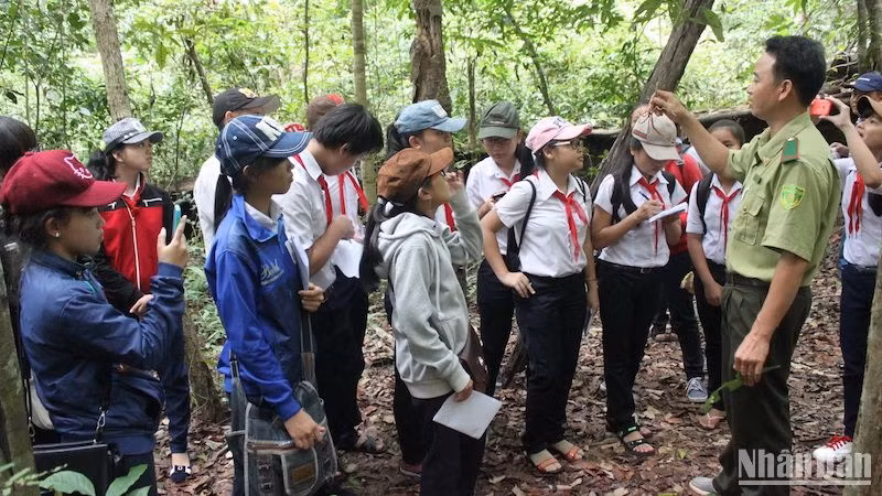 Tuyên truyền bảo vệ rừng tự nhiên tại Khu Bảo tồn thiên nhiên văn hóa Đồng Nai. 
