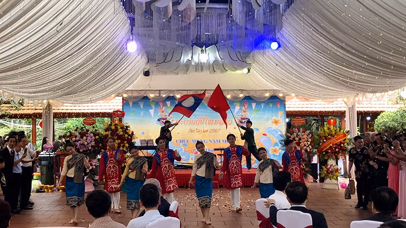 Văn nghệ chào mừng lễ đón năm mới Bunpimay.