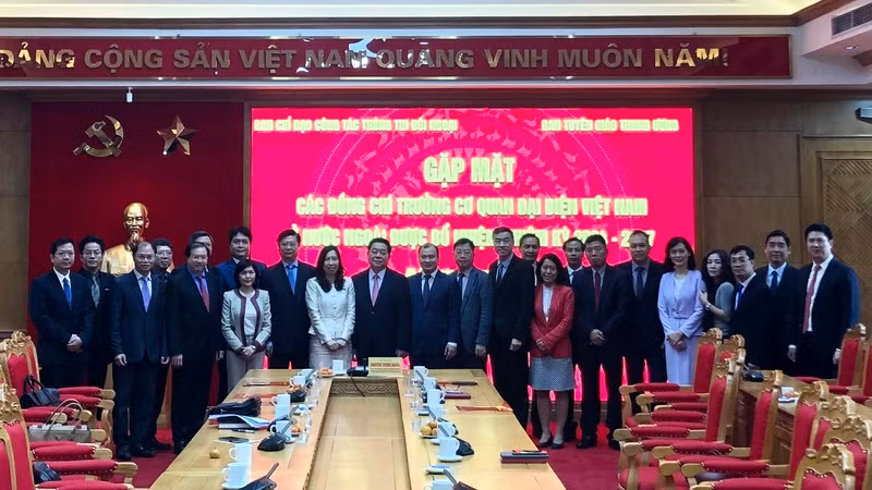 Các đại biểu tham dự cuộc gặp mặt.