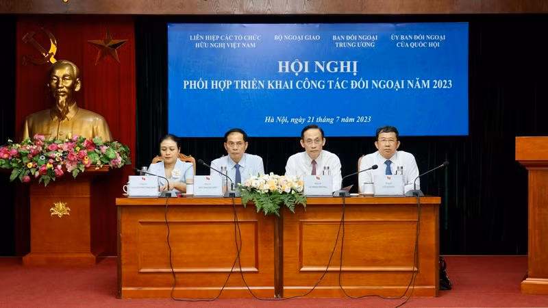 Các đồng chí lãnh đạo bốn cơ quan chủ trì Hội nghị.