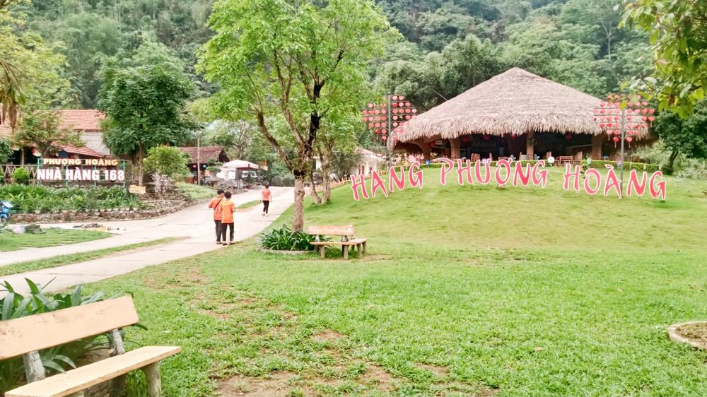 Nhà đầu tư khu du lịch hang Phượng Hoàng mong muốn có cơ chế thu phí tham quan di tích quốc gia hang Phượng Hoàng-suối Mỏ Gà để yên tâm đầu tư lâu dài.