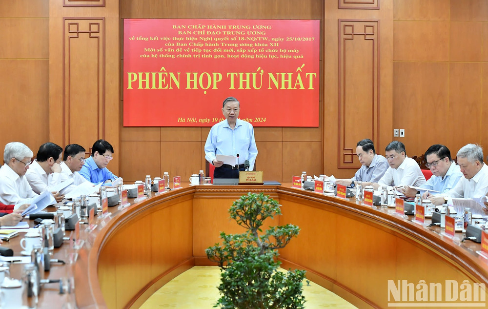 Tổng Bí thư Tô Lâm chủ trì Phiên họp thứ nhất Ban Chỉ đạo Trung ương tổng kết việc thực hiện Nghị quyết số 18-NQ/TW, ngày 25/10/2017 của Ban Chấp hành Trung ương khóa XII về một số vấn đề về tiếp tục đổi mới, sắp xếp tổ chức bộ máy của hệ thống chính trị tinh gọn, hoạt động hiệu lực, hiệu quả. (Ảnh: ĐĂNG KHOA)