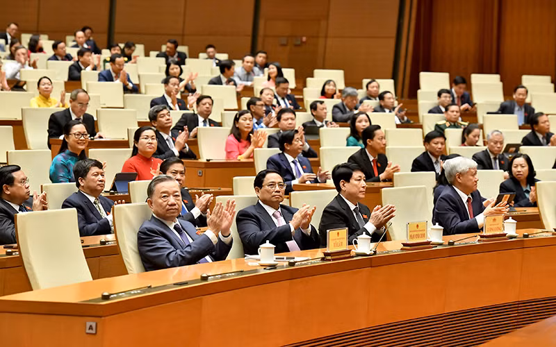 Các đồng chí lãnh đạo Đảng, Nhà nước và đại biểu Quốc hội dự phiên bế mạc kỳ họp thứ 7 của Quốc hội. (Ảnh Đăng Khoa)