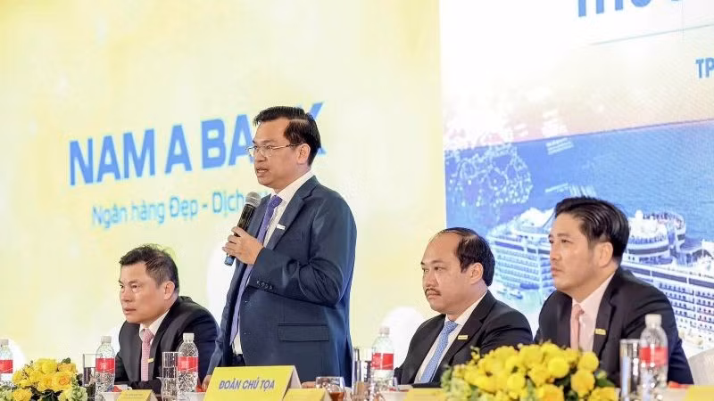 Ông Trần Ngọc Tâm, Phó Chủ tịch Thường trực Hội đồng quản trị Nam A Bank phát biểu tại Đại hội.