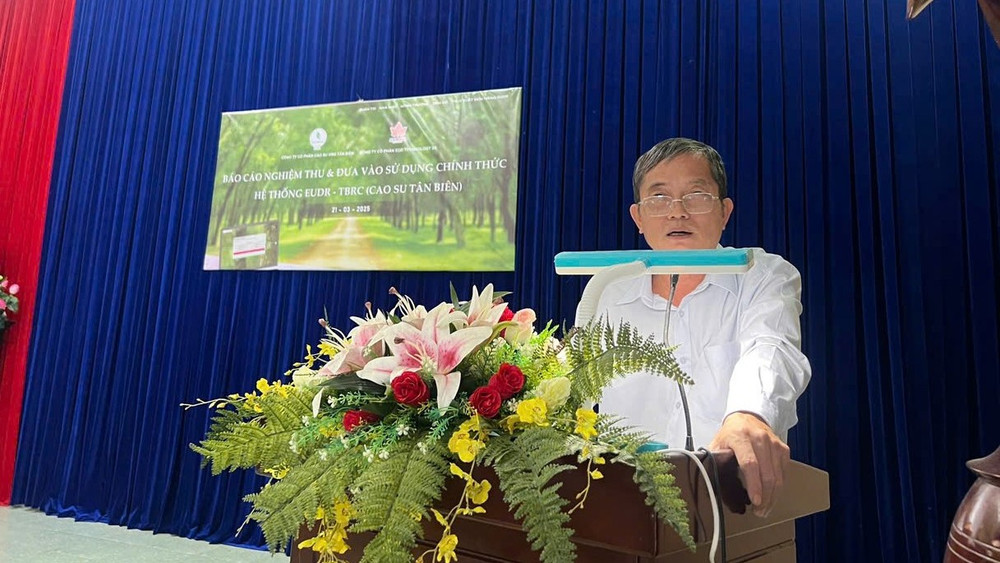 Ông Trần Văn Toàn, Phó Tổng Giám đốc Công ty Cổ phần cao-su Tân Biên báo cáo triển khai đưa vào sử dụng chính thức hệ thống DDS-EUDR (Hệ thống truy xuất và tuân thủ Quy định EUDR). 