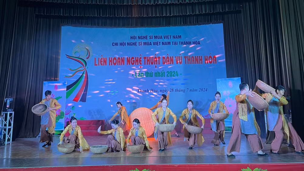 "Tình quê", biên đạo: Bảo Yến-Tuấn Khanh