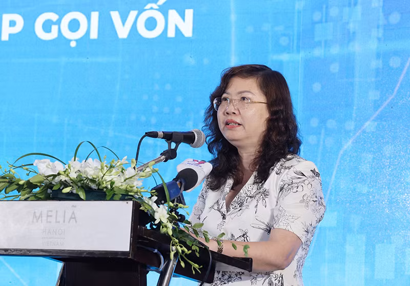 Chủ tịch Ủy ban Chứng khoán Nhà nước Vũ Thị Chân Phương phát biểu tại đối thoại.