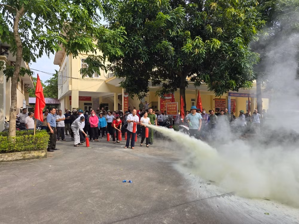 Tập huấn phòng cháy, chữa cháy.
