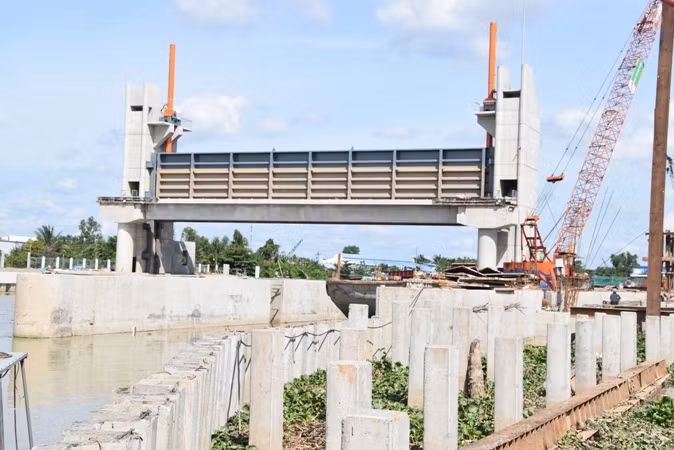 Cống âu Nguyễn Tấn Thành sắp hoàn thành.