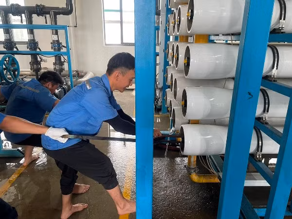 Công nhân Công ty Trách nhiệm hữu hạn Lốp Advande (Việt Nam) luôn bảo đảm an toàn trong lao động.