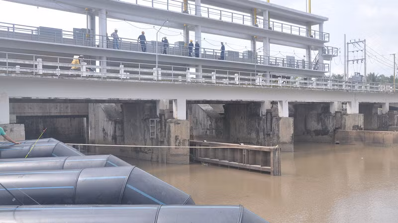 Cống Xuân Hòa cần tăng cường lấy nước ngọt phục vụ cho các địa phương vùng Ngọt hóa Gò Công.