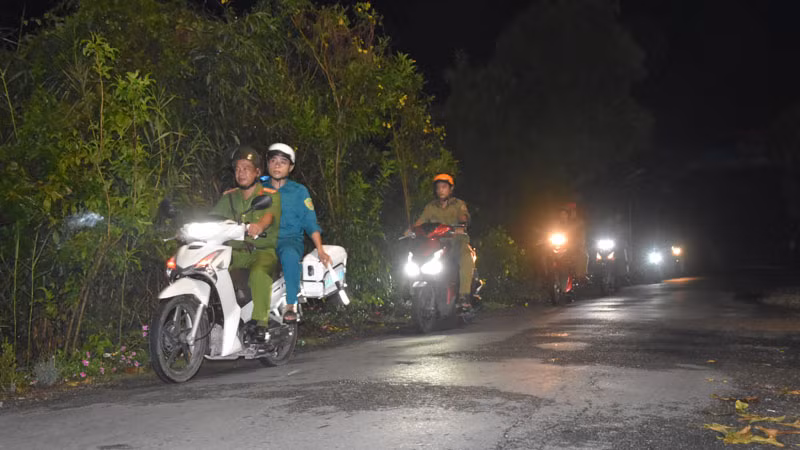 Công an xã Mỹ Hạnh Đông, thị xã Cai Lậy, tỉnh Tiền Giang tuần tra, kiểm soát nhằm bảo vệ bình yên cho nhân dân.