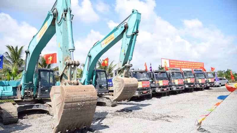 Tổ chức nghi thức động thổ.