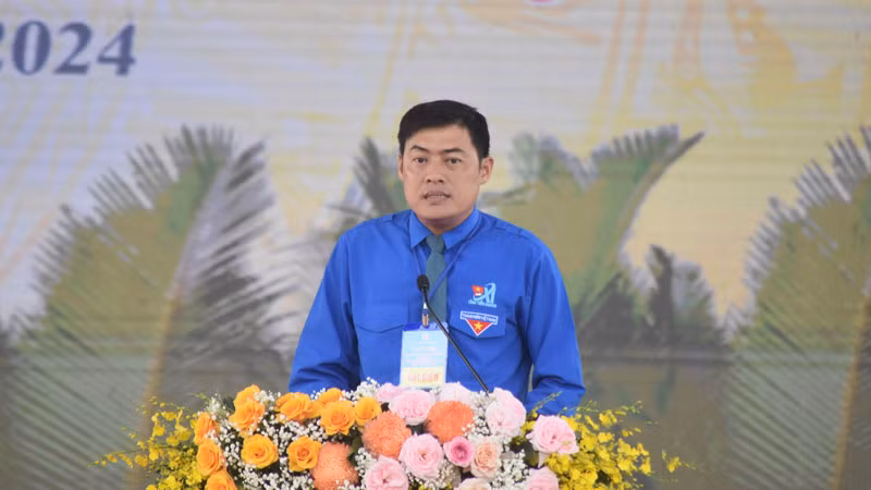 Bí thư Tỉnh đoàn Tiền Giang Nguyễn Quang Minh đại diện cho thế hệ trẻ Tiền Giang phát biểu tại lễ kỷ niệm.